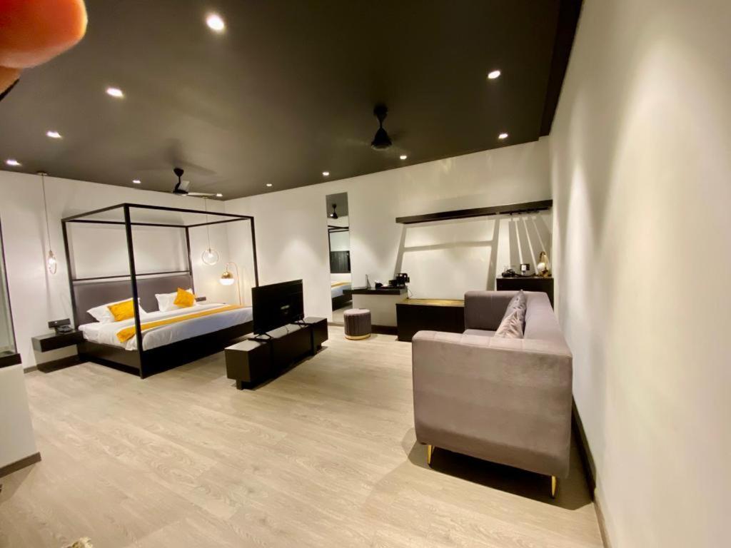 Madhav'S Lap Of Luxury Hotel Moradabad Exterior photo